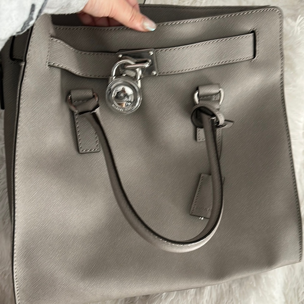 Elegant Gray Handbag
